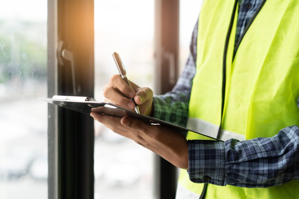 Builder,Inspection,Consultancy.,Inspector,Checking,Material,And,Structure,In,Construction.