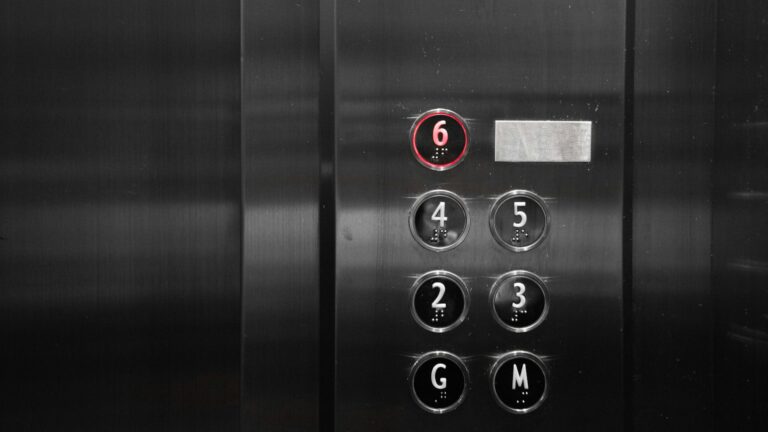 Lift car control panel buttons